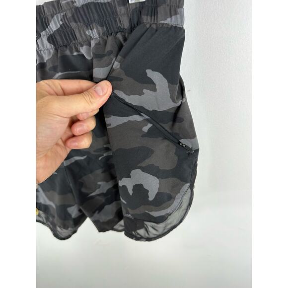 Athleta Printed Mesh Racer Run Short 4 Inch Dark Camo Size Medium - Picture 11 of 11